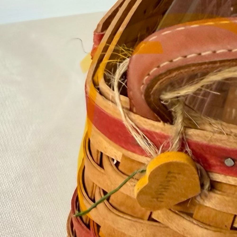 Longaberger Hand Woven Basket with Liner; Excellent condition - Picture 8 of 11